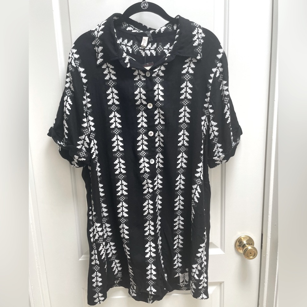 Black and Cream Romper by Elan, Size Large